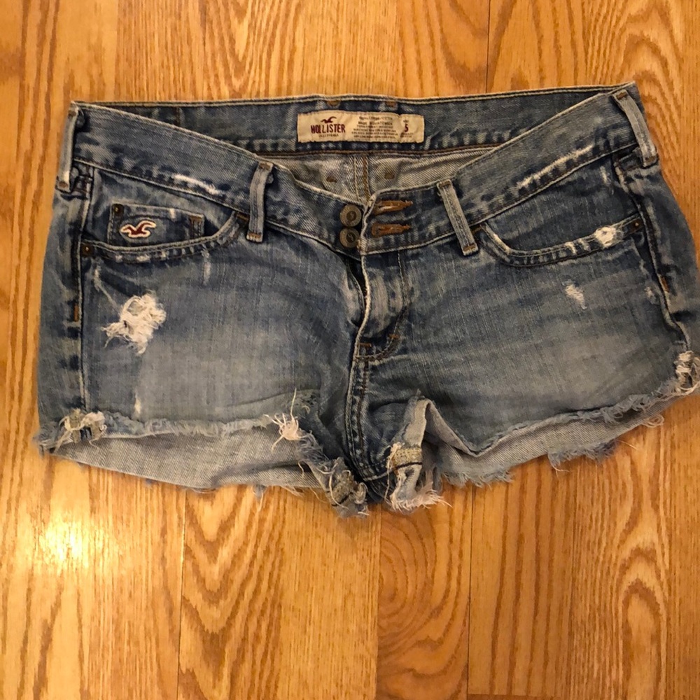 Hollister short shorts!